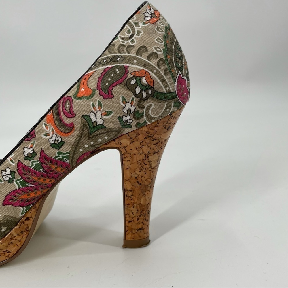 Kenneth Cole Reaction Paisley Peep Toe Heels - Picture 4 of 15